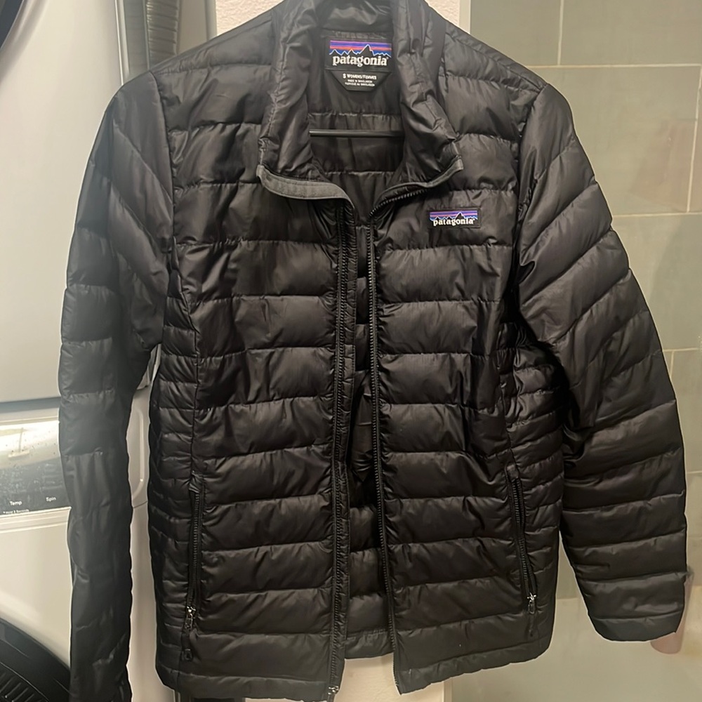 Patagonia light weight jacket .. women’s size S great condition